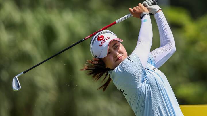 Hye-Jin Choi takes four-shot lead into final round of LPGA's Maybank Championship