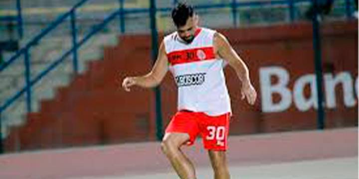 Las aventuras del único argentino que jugó en Angola: la enfermedad que lo tuvo “al borde de la muerte” y los rituales en la tribuna