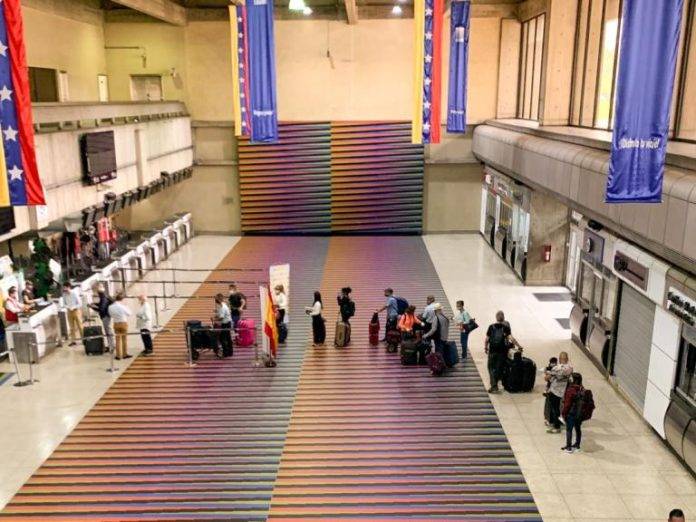 IATA pide a Venezuela reconsiderar revocación de permisos de aerolíneas internacionales