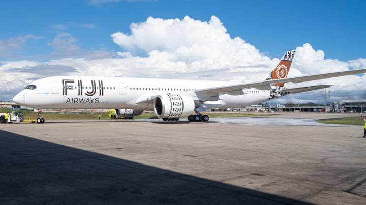 Former Virgin boss marks return to flying with a Pacific splash