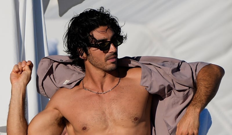 Taylor Zakhar Perez Spotted Going Shirtless for Miami Beach Day! | Shirtless, Taylor Zakhar Perez 