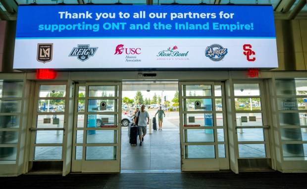 Weekend flight delays, cancellations, climb in Southern California, as government shutdown drags on