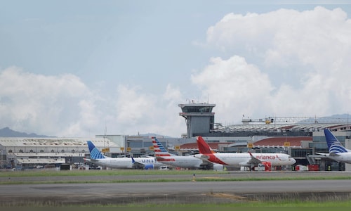 US to cut flying by 10% at key airports as government shutdown persists: Transportation Secretary