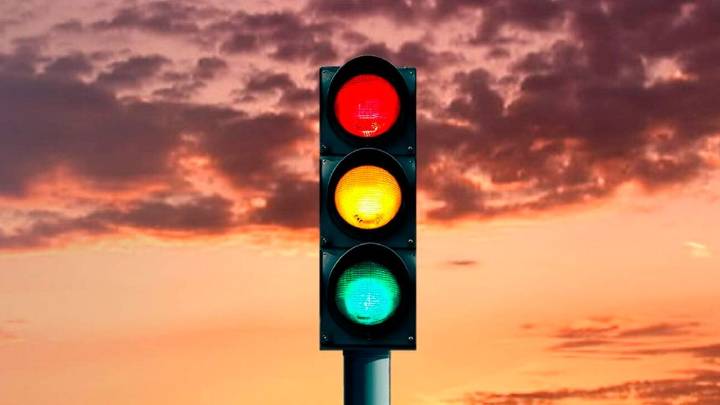 El rojo del semáforo, un color que está pintado