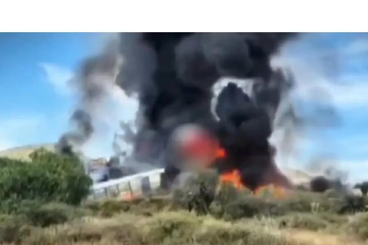 Tren que cargaba alcohol se descarrila y explota en Hidalgo