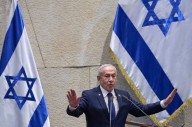 Netanyahu requests a pardon during ongoing corruption trial