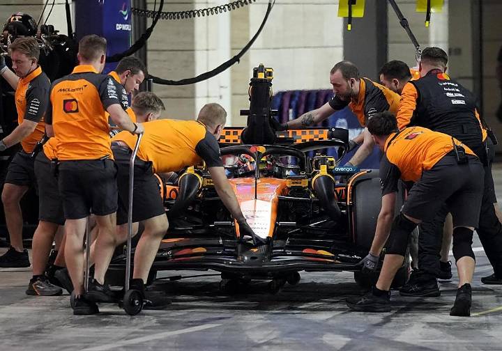 Piastri presiona a Hamilton y saldrá primero en Catar