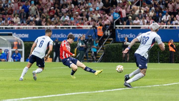 Chivas, incapaz de sacar ventaja en casa ante Cruz Azul