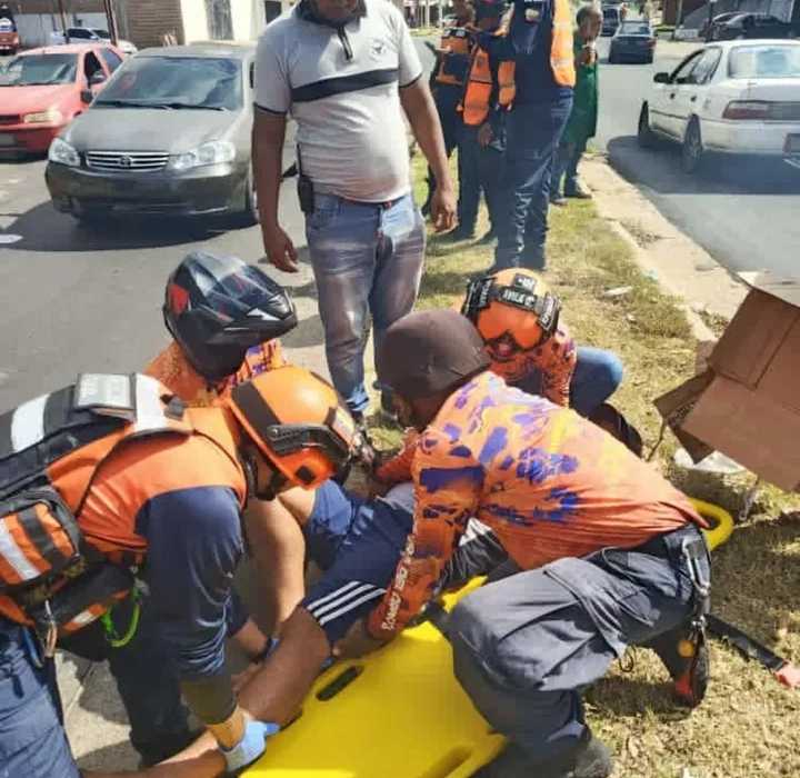Choque entre moto y vehículo dejó un lesionado en la Av. España