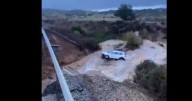El vídeo viral en el que una carretera colapsa y un coche desaparece a causa de las lluvias en Sevilla