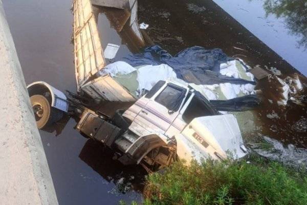 IMÁGENES! Otra vez la Ruta 14: camión que iba rumbo a Paso de los Libres cayó de un puente