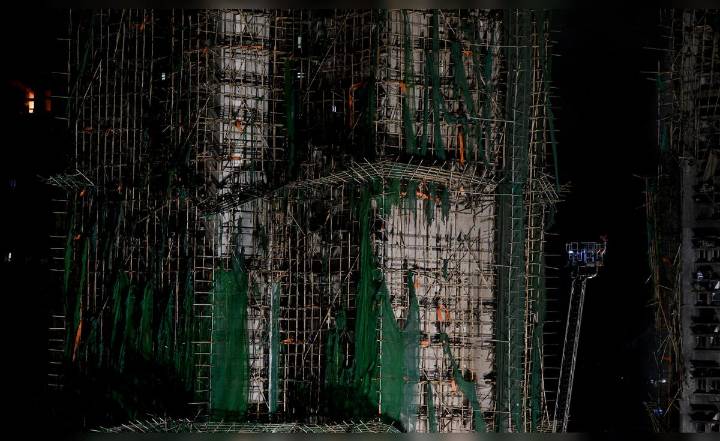 Aumentan a 75 los fallecidos y a más de 250 los desaparecidos en Hong Kong tras feroz incendio en complejo residencial