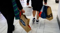 La economía en forma de K y la inflación impulsan las ventas del Black Friday un 4,1 % y el gasto en línea salta un 9,1 %