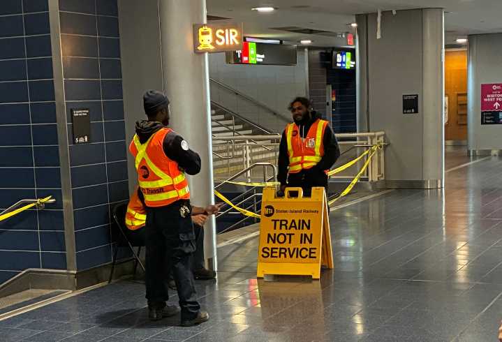 Staten Island Railway partially suspended until Monday for maintenance