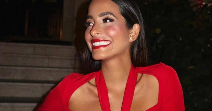 Olvídate del terciopelo, estos pantalones de lentejuelas de Mango son la tendencia elegante para los looks de Navidad