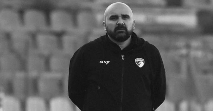 Tragedia en el futbol: Reconocido entrenador muere en pleno partido tras sufrir un paro