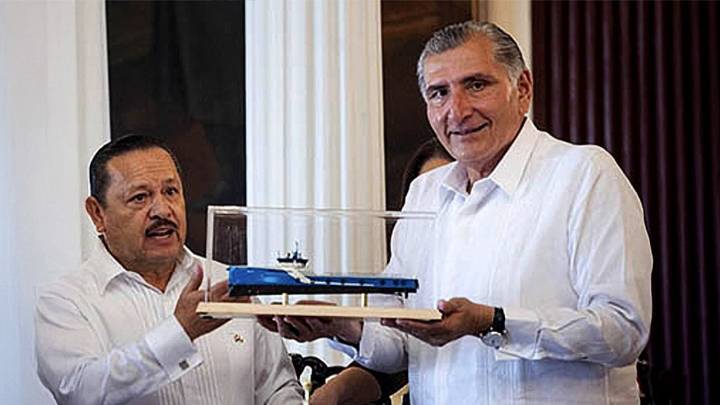 Financiera del "huachicol": banco del gobierno entrega 21 mdd a naviera de amigo de Adán Augusto López e investigada por tráfico de hidrocarburos