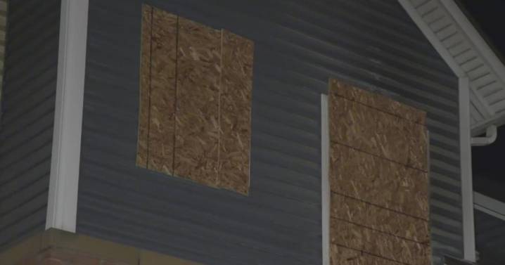 Woman accused of setting fire to building during eviction process