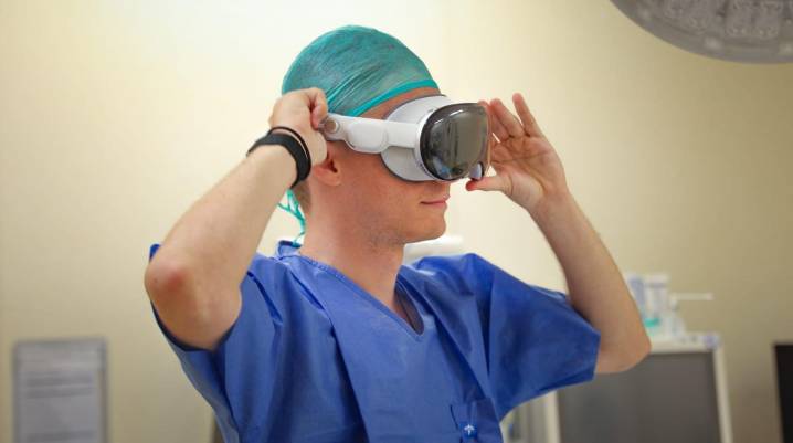 Claro Speeds Orthopedic Surgery With AI And Mixed Reality