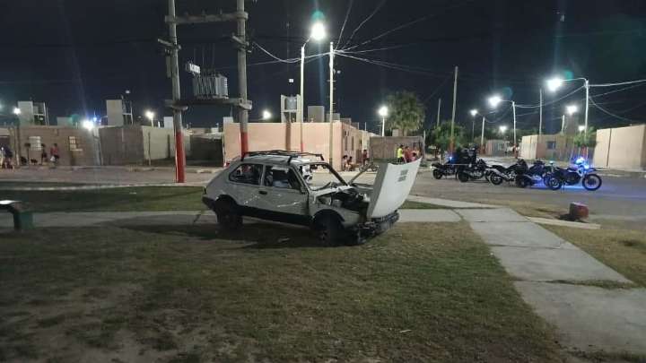 Tres niños fueron atropellados en una plaza y el conductor huyó