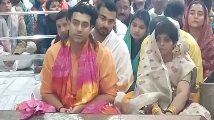 Jubin Nautiyal offers prayers at Ujjain’s Mahakaleshwar Temple, sings soulful bhajan