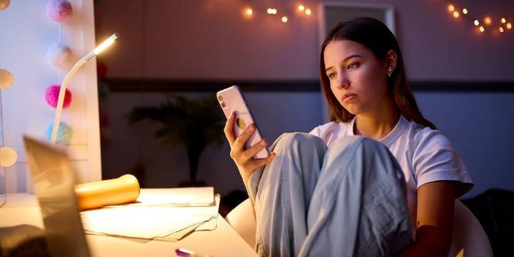 Muchos adolescentes y adultos jóvenes recurren a los chatbots de IA para obtener consejos de salud mental