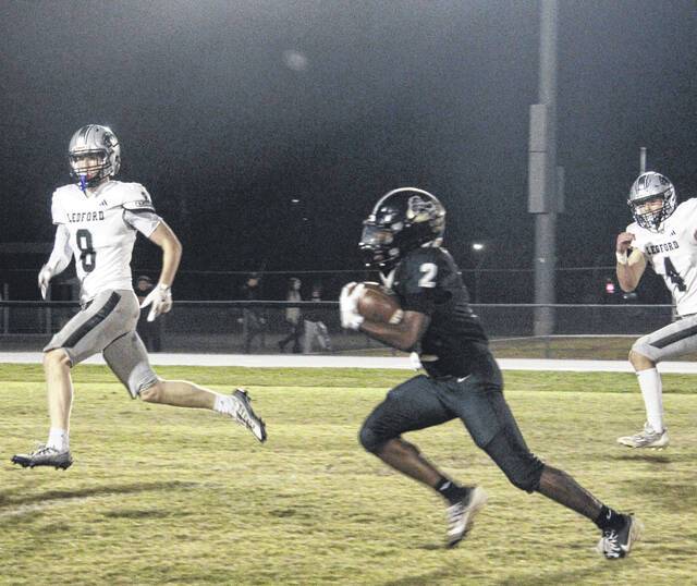 Horses edge out Panthers in 4A first round