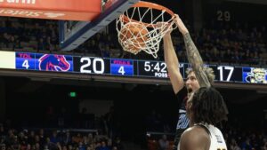 Boise State survives a late surge from the Shockers for big home victory