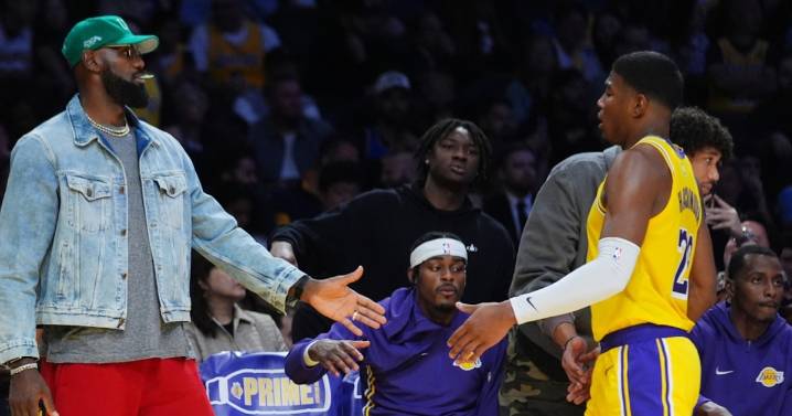 ¿Cuándo juega LeBron James con los Lakers en la NBA?