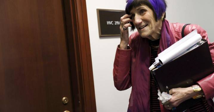 Supreme Court stays lower court orders for USDA to pay November SNAP benefits