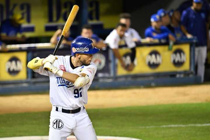 Andrelton Simmons sale del Magallanes, pero tiene boleto de regreso