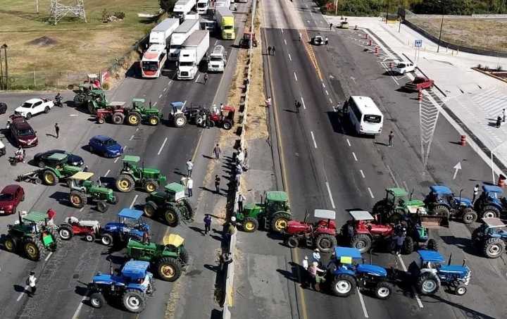 Productores y transportistas acuerdan con Federación y comienzan a retirar bloqueos