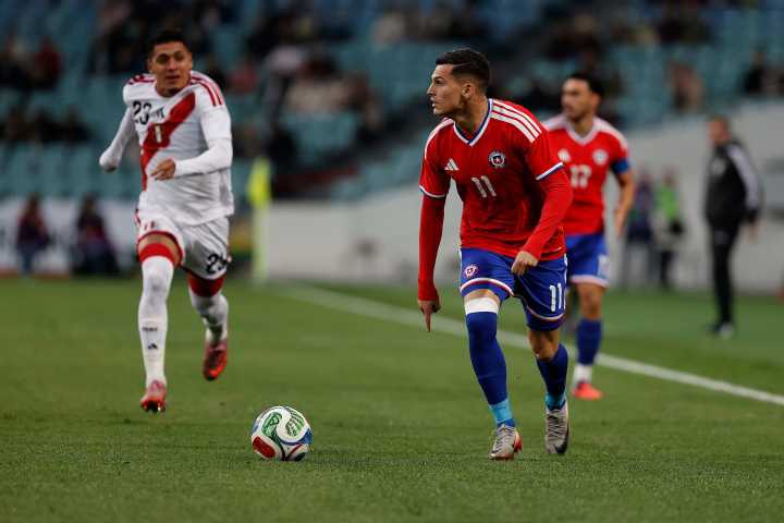 Perú perdió ante la selección chilena que terminó con 10 jugadores