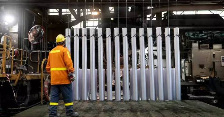 Government considers using Snowy Hydro's keep Tomago Aluminium open