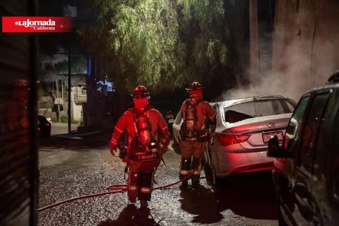 Bomberos sofocan incendio de vehículo en cañón Oasis