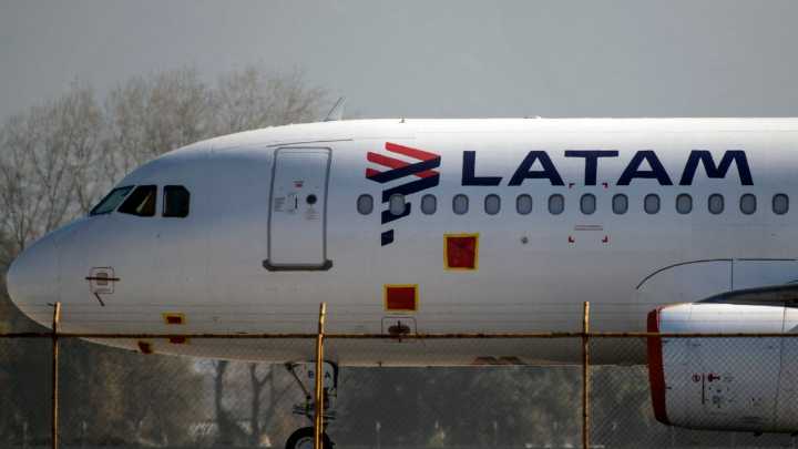 Latam cancelará los vuelos en la ruta Bogotá-Caracas el 23 y 24 de noviembre tras alerta de EE. UU. sobre riesgos en el espacio aéreo de Venezuela