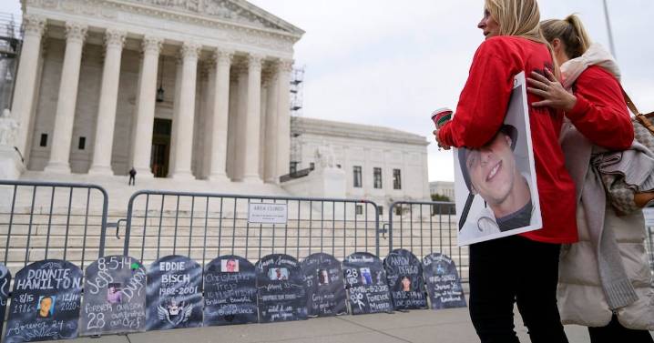 OxyContin maker Purdue, Sackler family: Will pay settlement