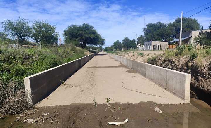 Avanza la segunda etapa de la obra en el canal pluvial de Anguil