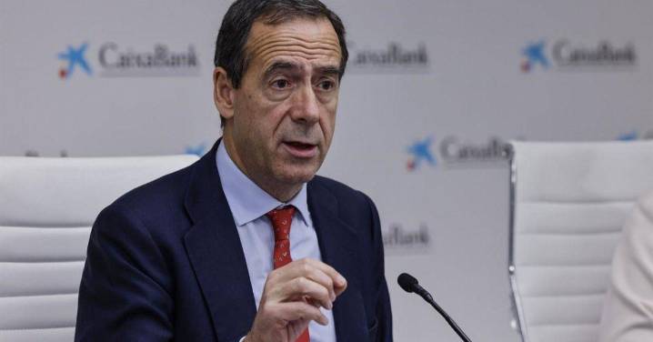 CaixaBank cree que las fusiones generan valor