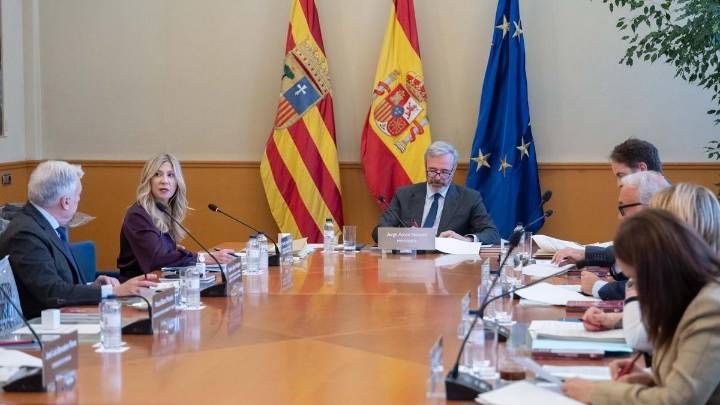 Azcón se reunirá con Vox, Teruel Existe y PAR para negociar unos Presupuestos "que aún no tienen fecha"