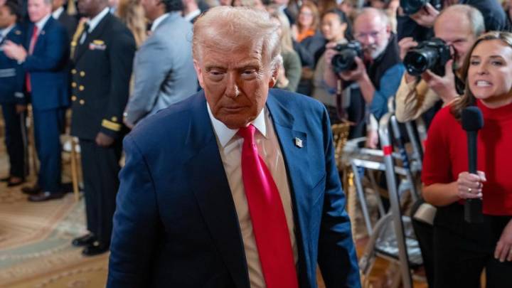 La BBC pide disculpas a Trump por editar sus palabras pero rechaza pagarle una compensación