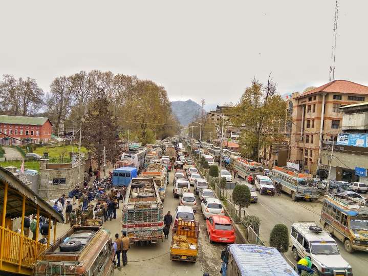 Students Decry E-Rickshaw Ban on Key Srinagar Routes