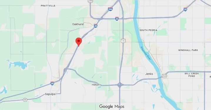 Man trying to cross highway in Sapulpa struck, killed Monday night