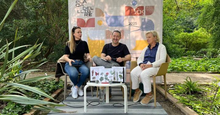 Dolmen Editorial exhibe sus obras en catalán en la Plaça del Llibre de València