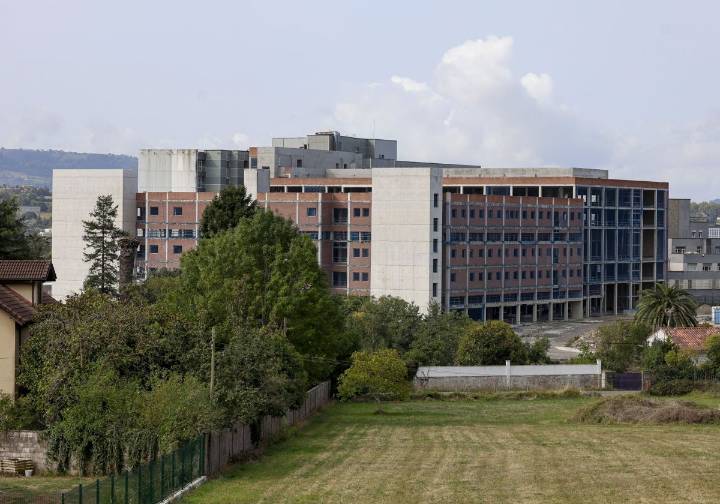 La redacción del proyecto para reanudar la obra de Cabueñes en Gijón costará la mitad de lo previsto: un millón de euros