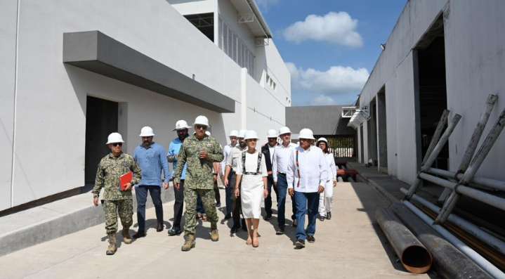 Sheinbaum supervisa obras de hospital, en Tabasco