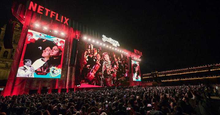 Esto es lo que sabemos de la proyección del concierto de Juan Gabriel en la X