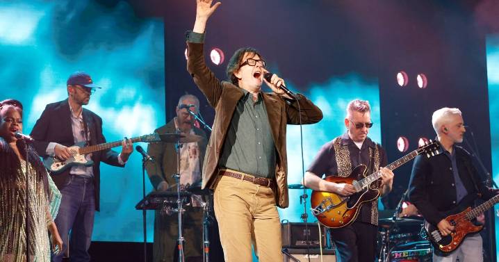 How to get Pulp presale tickets for 2026 Wythenshawe Park show