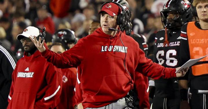 CRAWFORD | 'Thunder Over Louisville' running game leads No. 16 Cards past Virginia Tech, 28-16