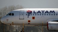 Latam cancelará los vuelos en la ruta Bogotá-Caracas el 23 y 24 de noviembre tras alerta de EE. UU. sobre riesgos en el espacio aéreo de Venezuela